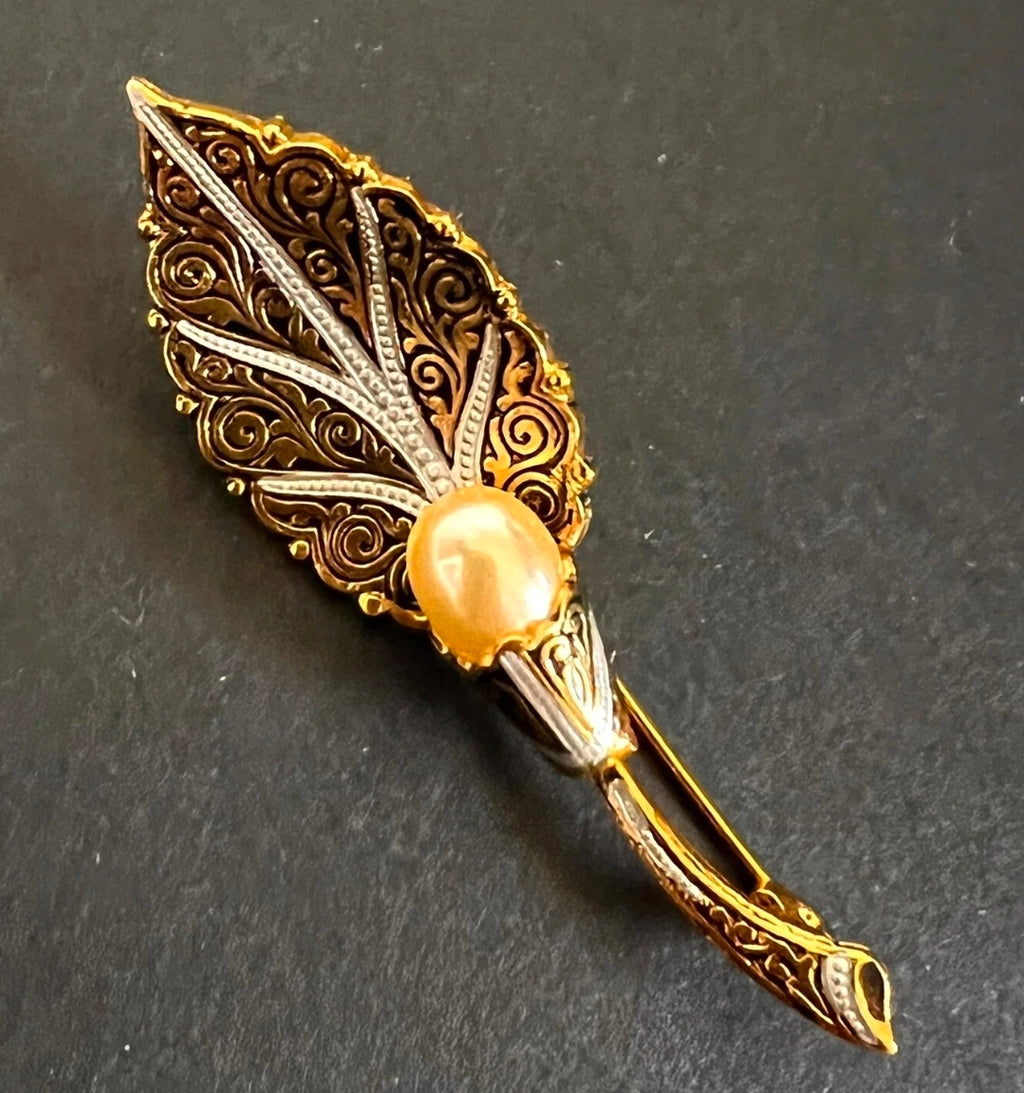 Brooch Spain Damascene Faux Pearl Brooch 24K GP 24/ LV11900014